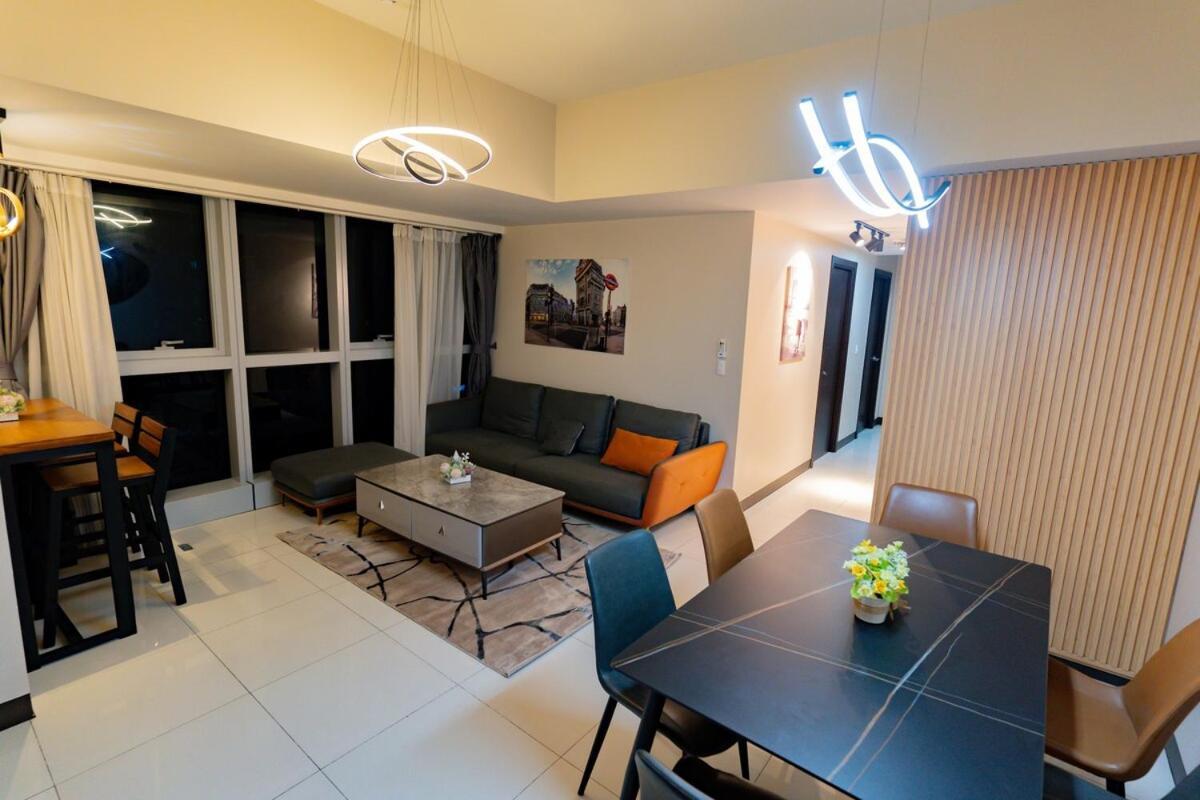 Spacious 3br In Uptown Bgc With King Size Bed, Near Malls And Restaurants *