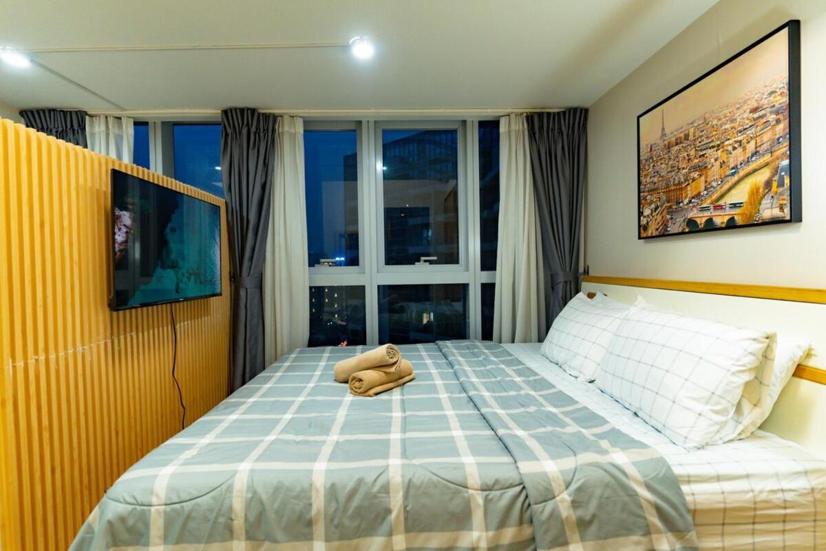 Spacious 3br In Uptown Bgc With King Size Bed, Near Malls And Restaurants Manila