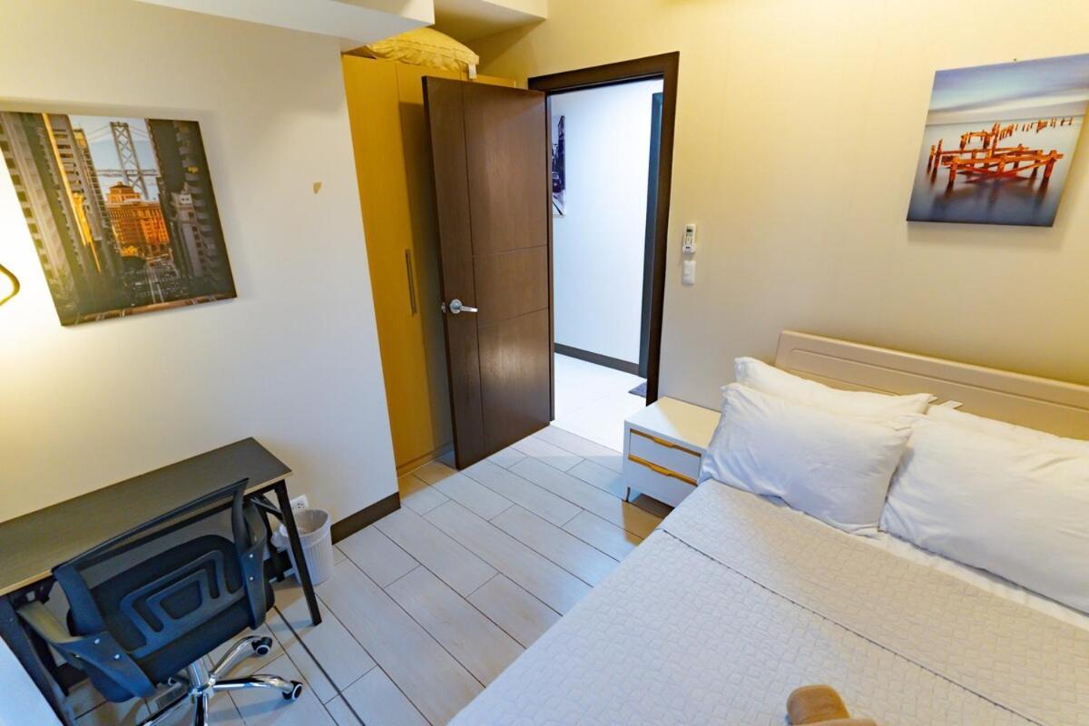 Spacious 3br In Uptown Bgc With King Size Bed, Near Malls And Restaurants