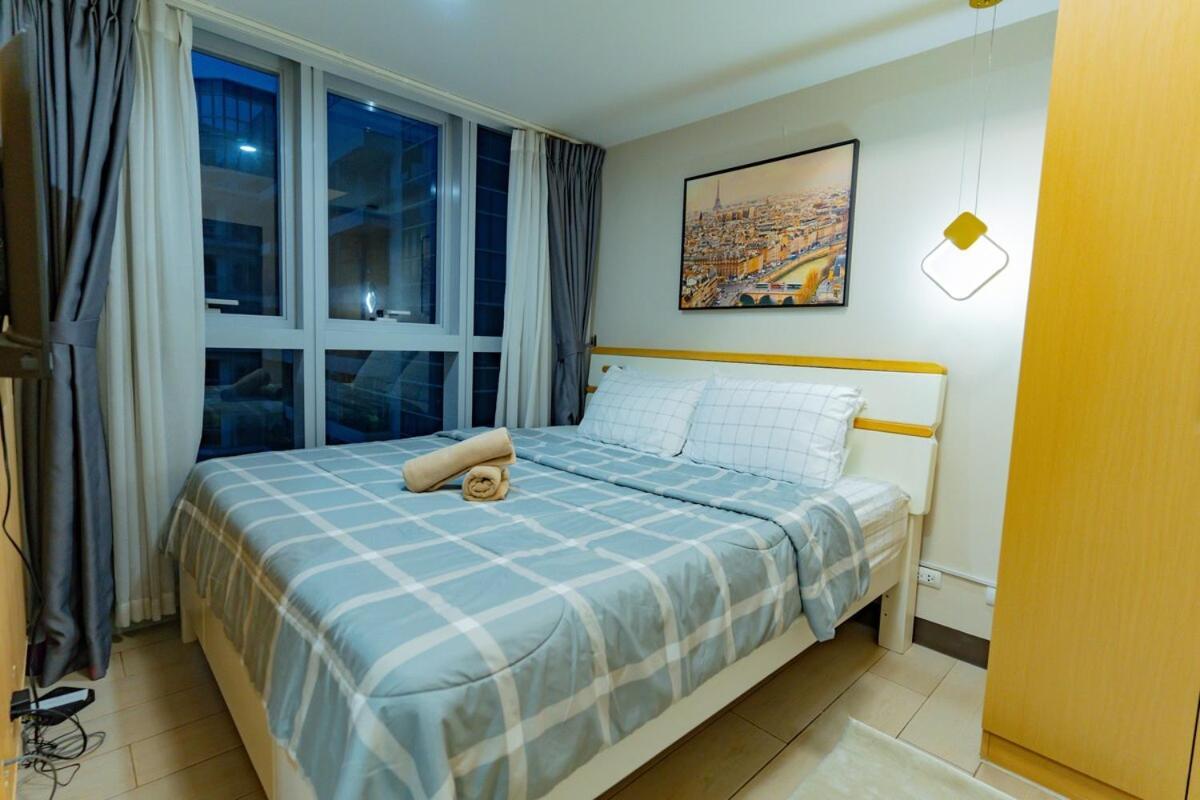 Apartment Spacious 3br In Uptown Bgc With King Size Bed, Near Malls And Restaurants *