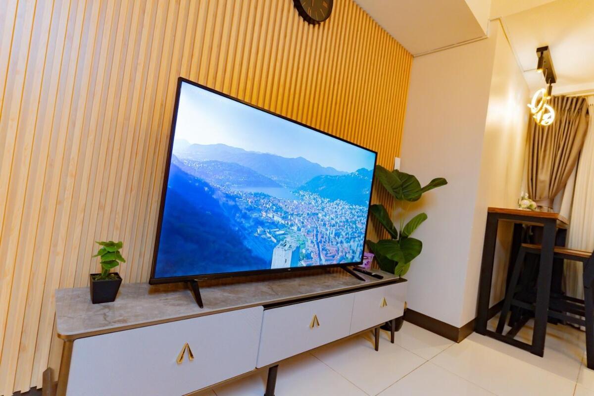 Spacious 3br In Uptown Bgc With King Size Bed, Near Malls And Restaurants Apartment *