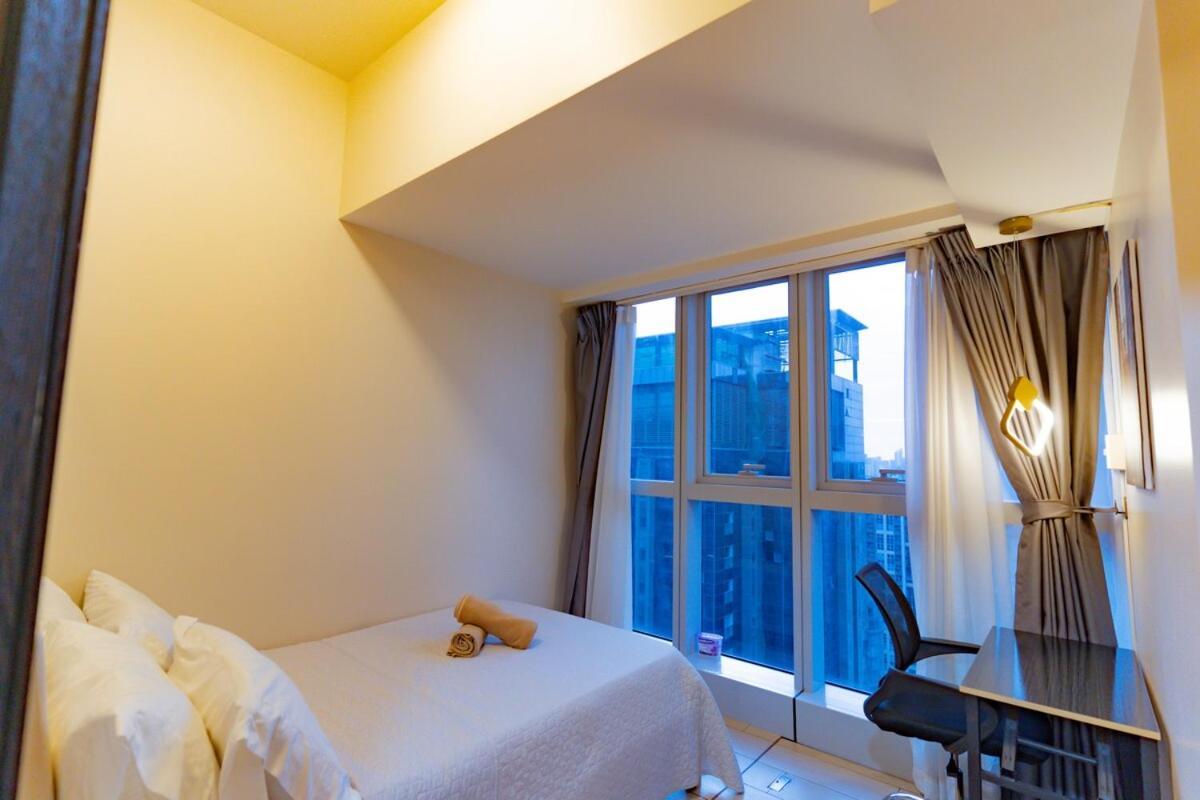 Spacious 3br In Uptown Bgc With King Size Bed, Near Malls And Restaurants Apartment Manila