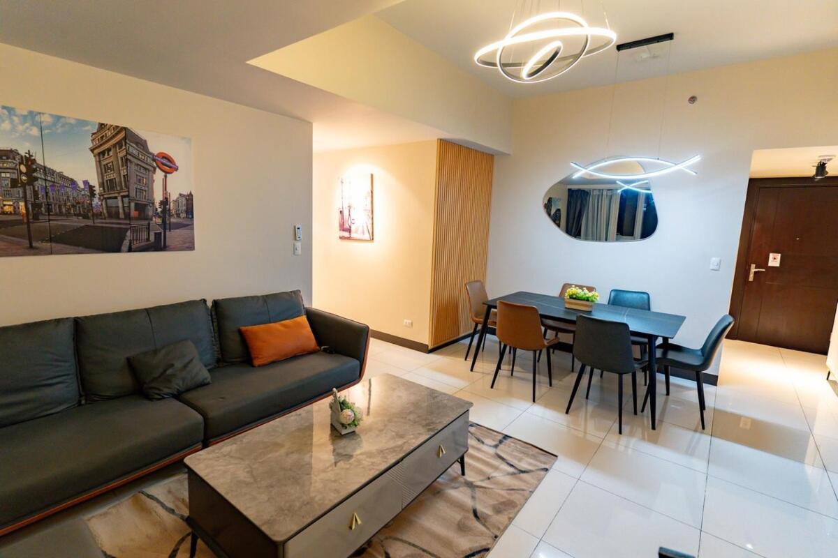 Spacious 3br In Uptown Bgc With King Size Bed, Near Malls And Restaurants Apartment