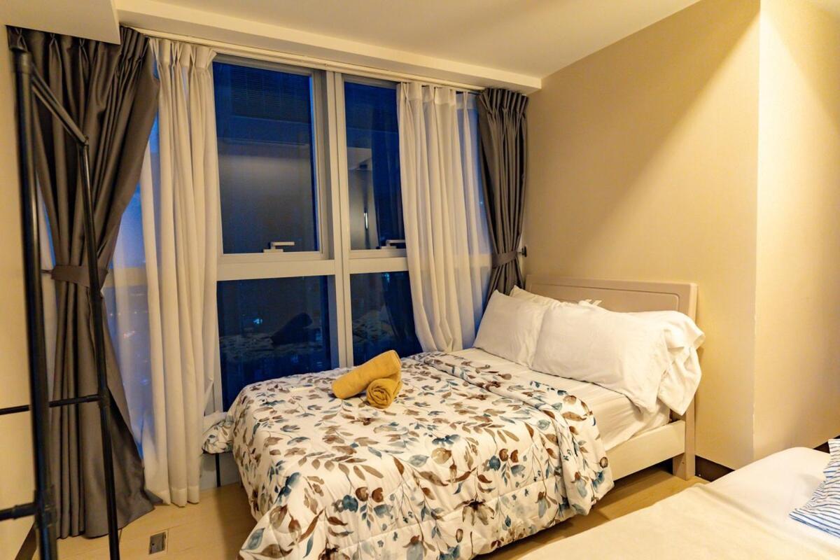 Spacious 3br In Uptown Bgc With King Size Bed, Near Malls And Restaurants