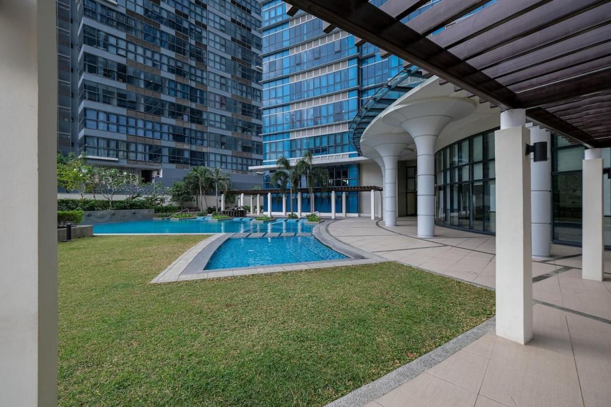 Apartment Spacious 3br In Uptown Bgc With King Size Bed, Near Malls And Restaurants *