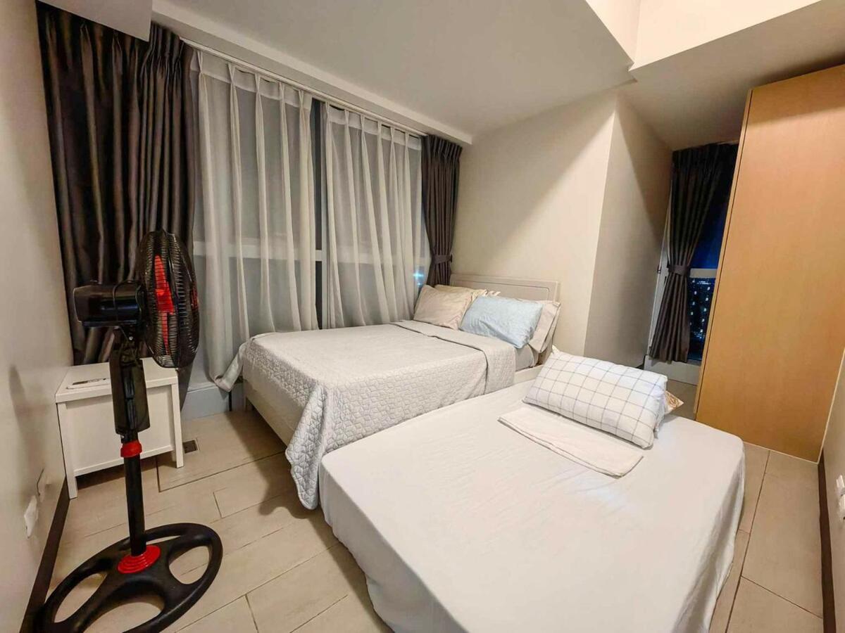 Spacious 3br In Uptown Bgc With King Size Bed, Near Malls And Restaurants *