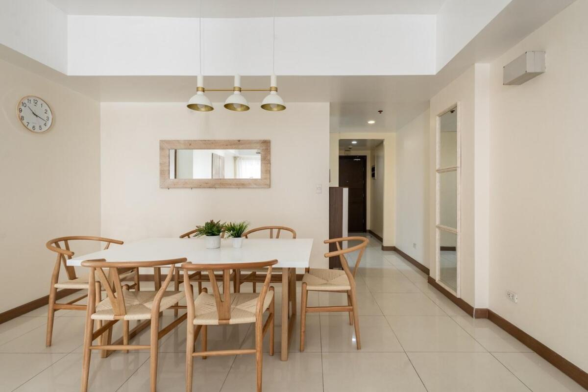 Minimalist Haven 3br Unit At Mckinley Hill Apartment *