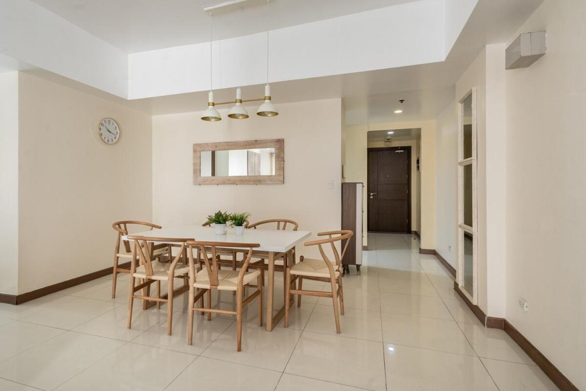 Minimalist Haven 3br Unit At Mckinley Hill *