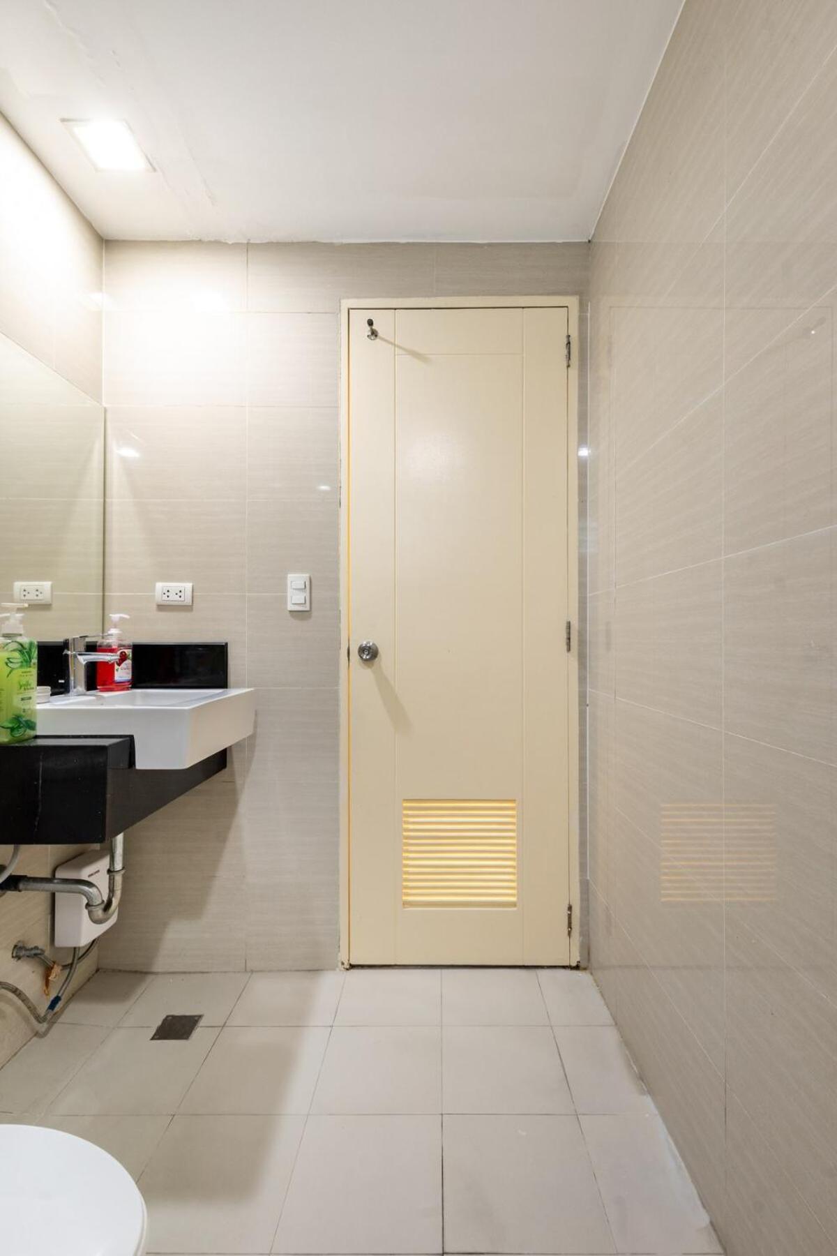 Minimalist Haven 3br Unit At Mckinley Hill Apartment *