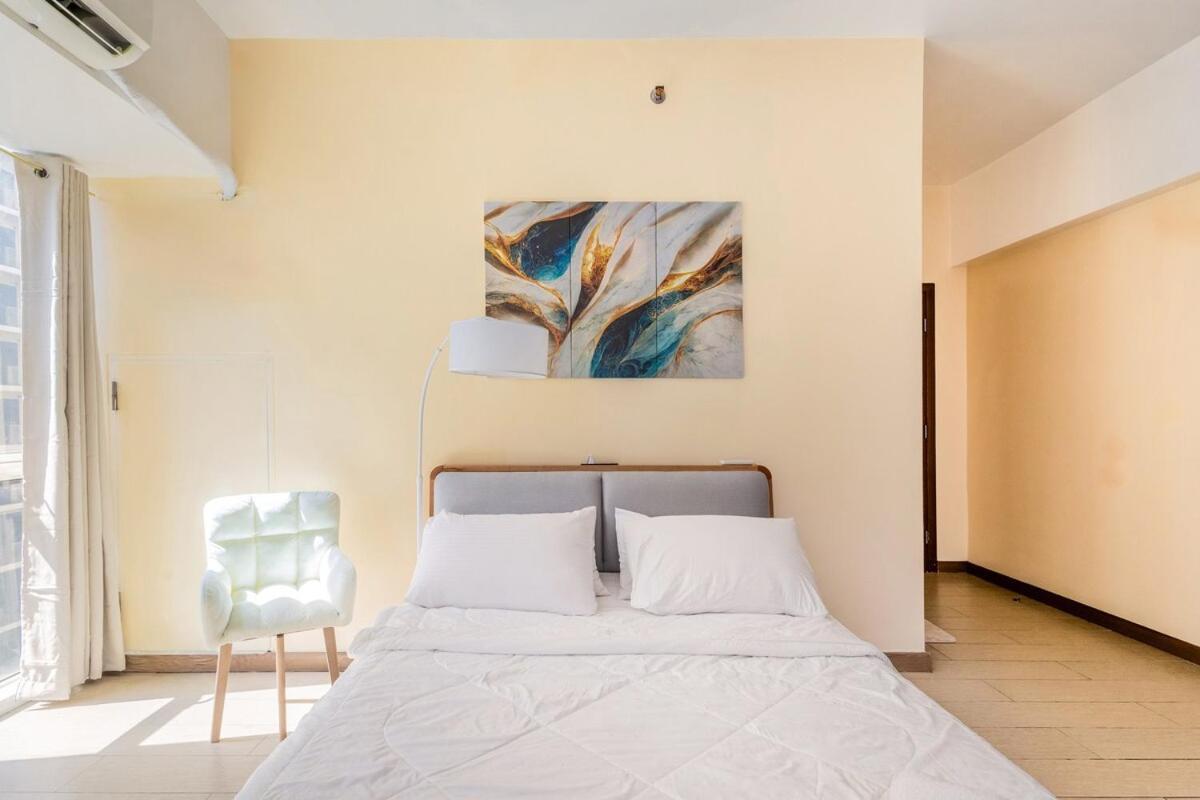 Minimalist Haven 3br Unit At Mckinley Hill *