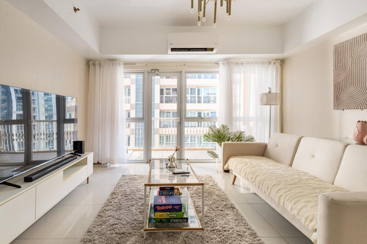 Minimalist Haven 3br Unit At Mckinley Hill Apartment