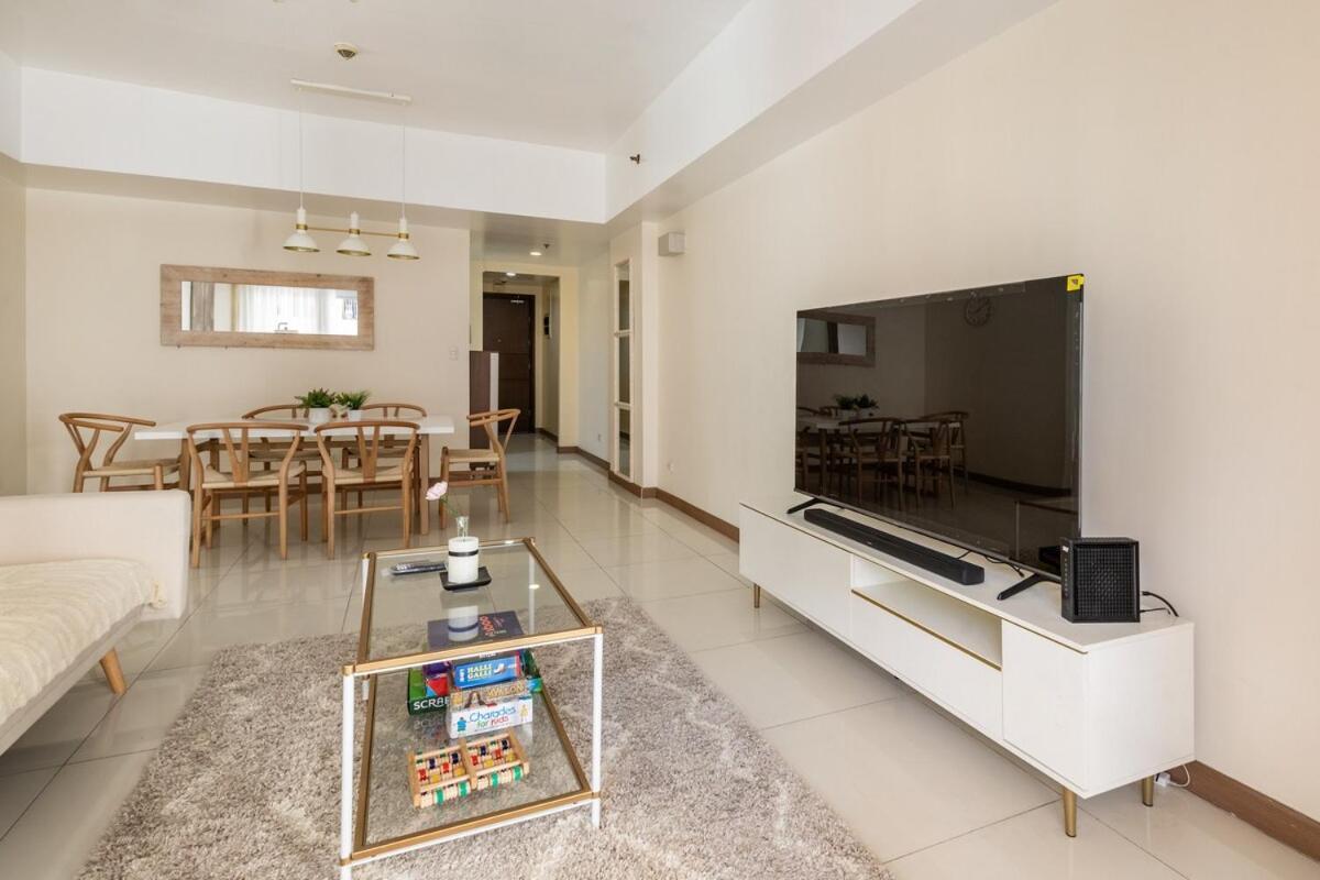 Apartment Minimalist Haven 3br Unit At Mckinley Hill