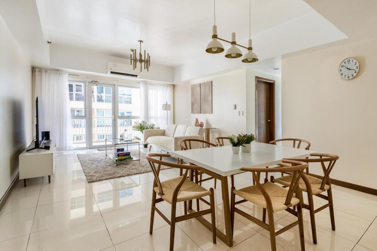 Minimalist Haven 3br Unit At Mckinley Hill *