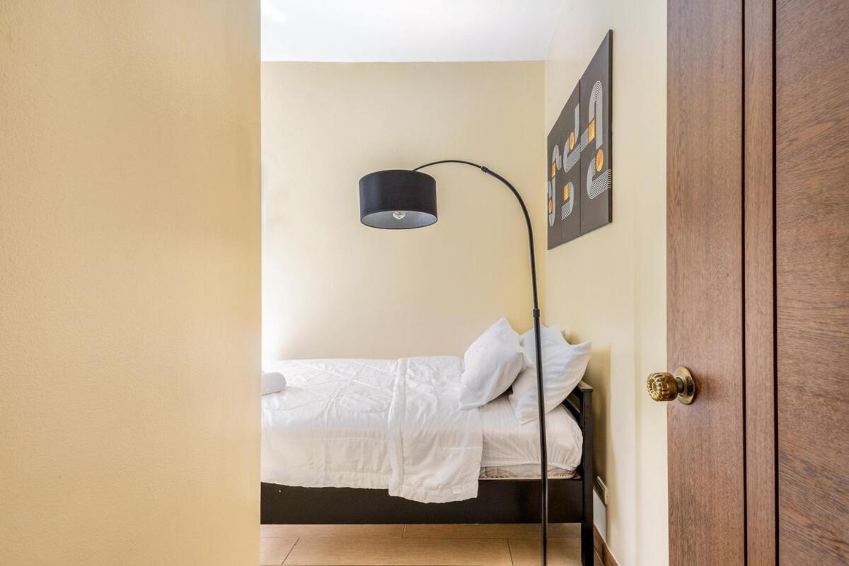 Minimalist Haven 3br Unit At Mckinley Hill * Manila