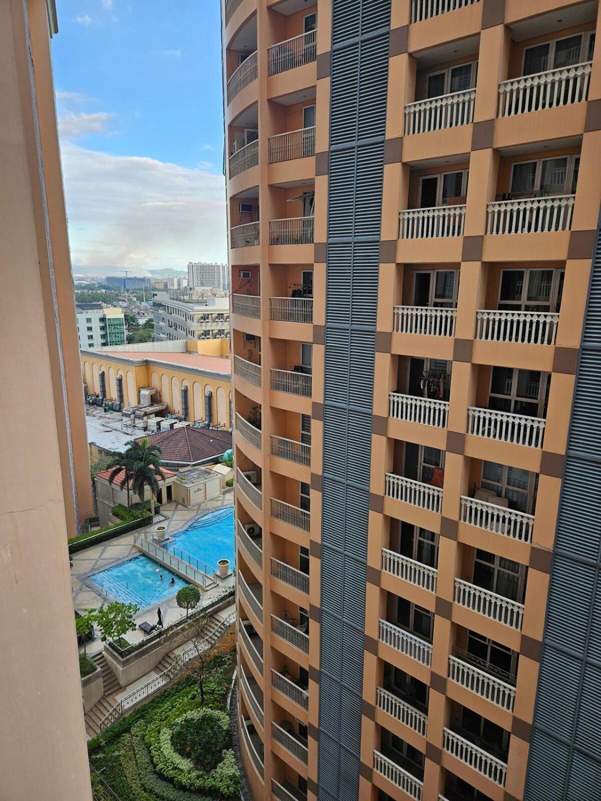 Minimalist Haven 3br Unit At Mckinley Hill Manila