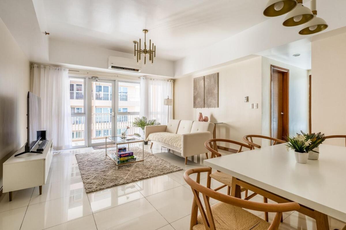 Apartment Minimalist Haven 3br Unit At Mckinley Hill *