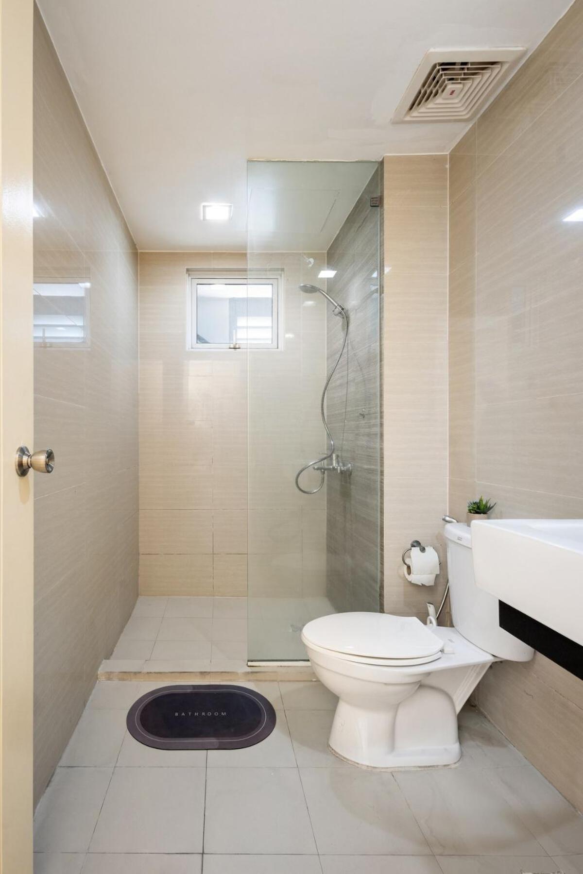 Minimalist Haven 3br Unit At Mckinley Hill