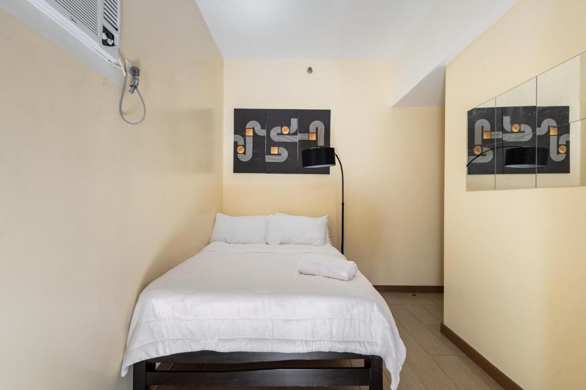 Minimalist Haven 3br Unit At Mckinley Hill Apartment *