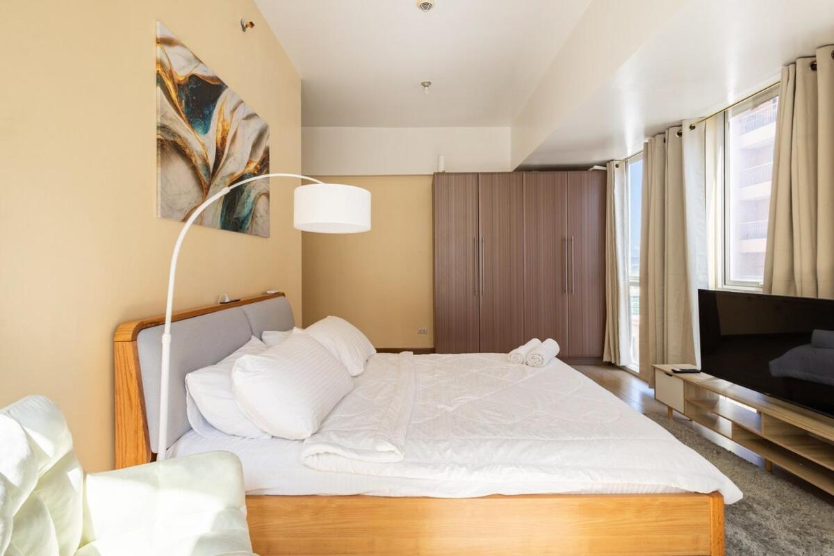 Minimalist Haven 3br Unit At Mckinley Hill Manila