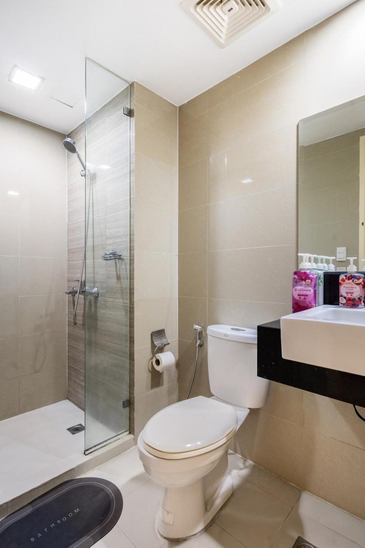 Apartment Minimalist Haven 3br Unit At Mckinley Hill *