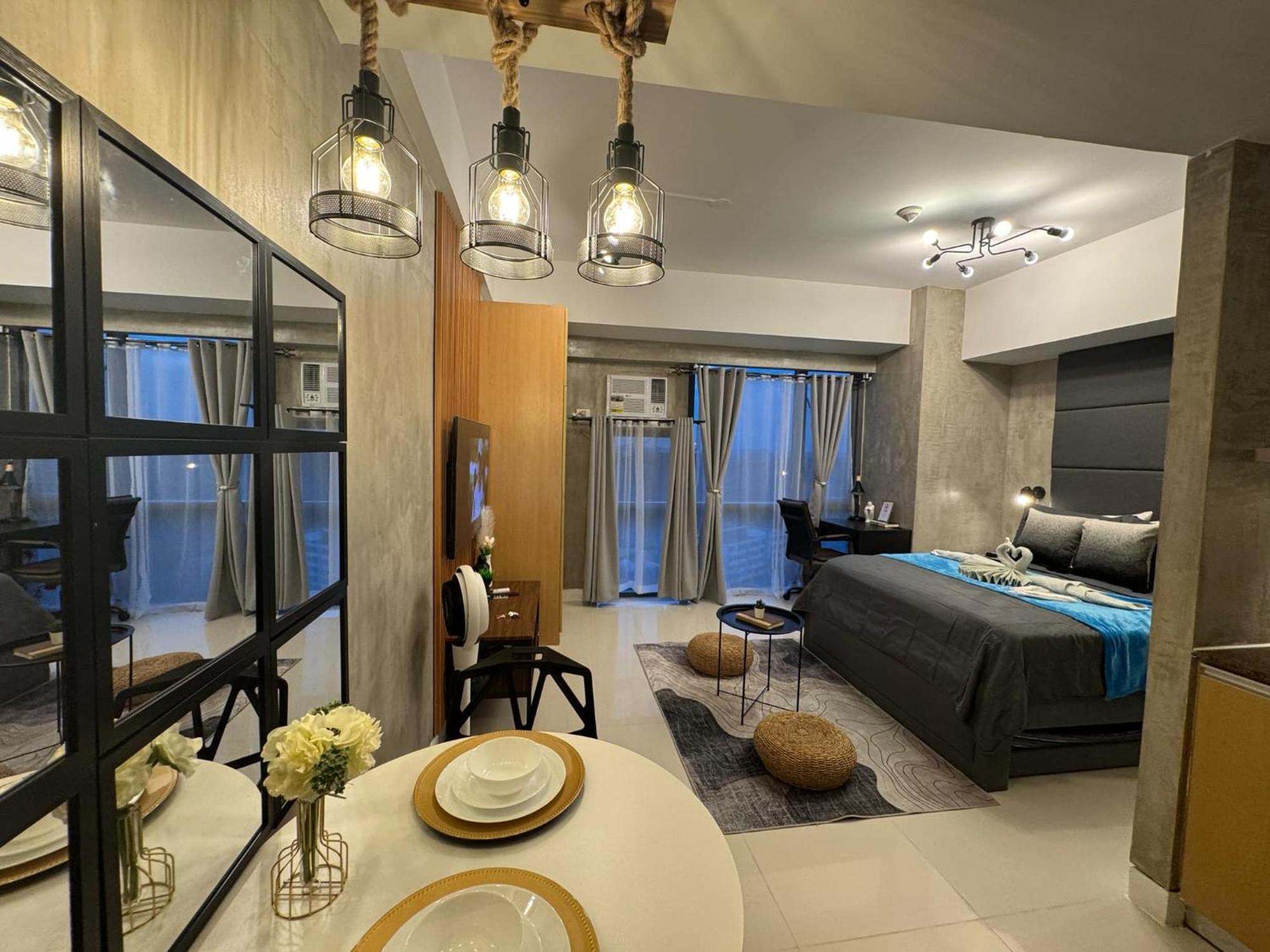 Apartment Industrial Chic In Mckinley Hill Walk To Venice Mall