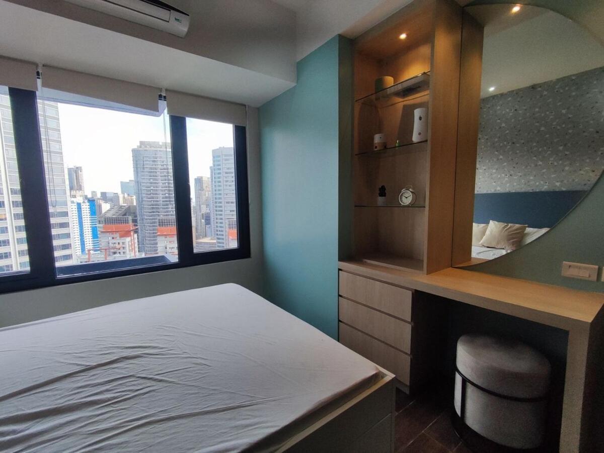 Newly Designed 1br Of Makati *