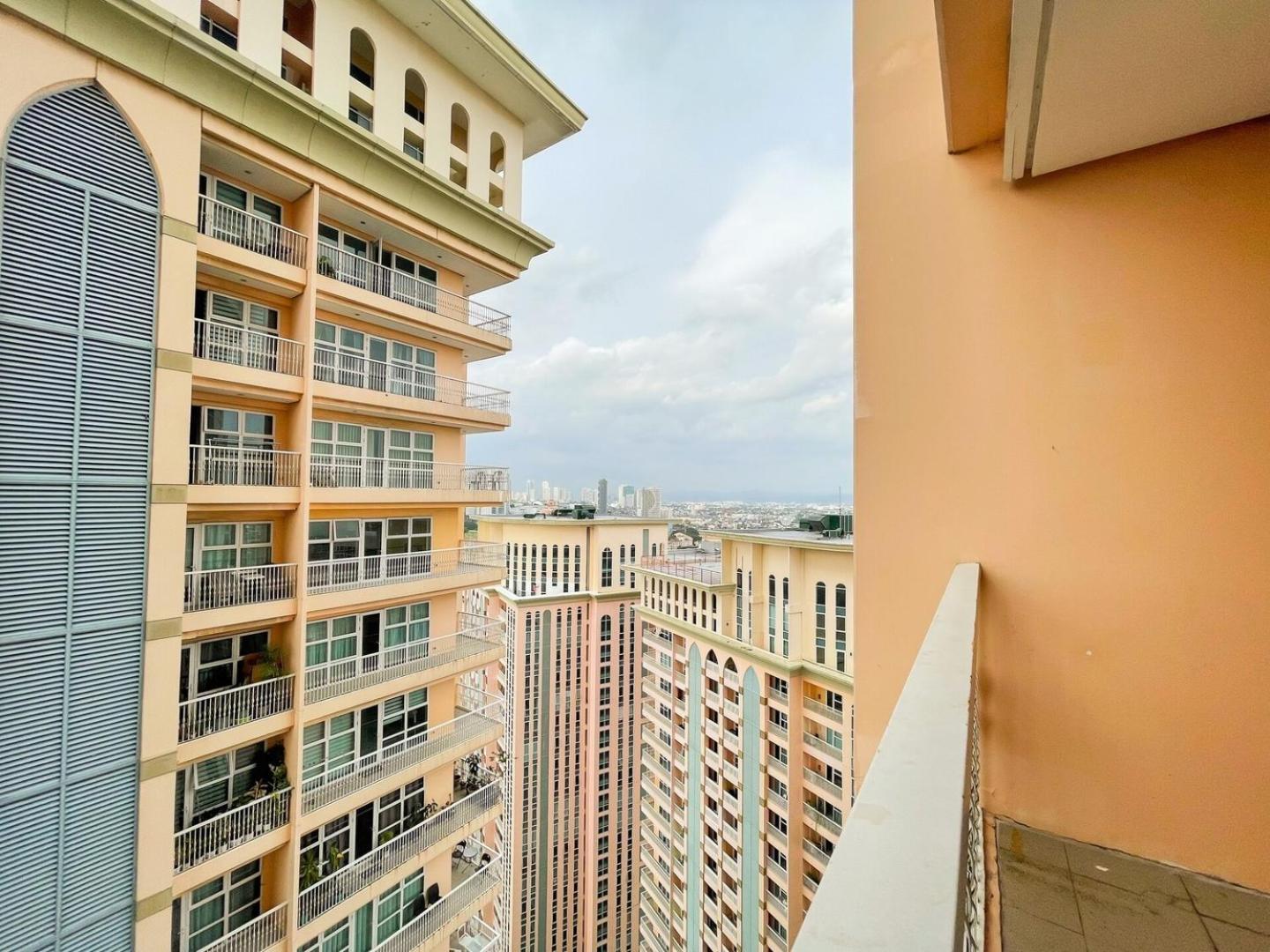 Chic Bgc By Grand Canal Mall #vlrtb27b Manila