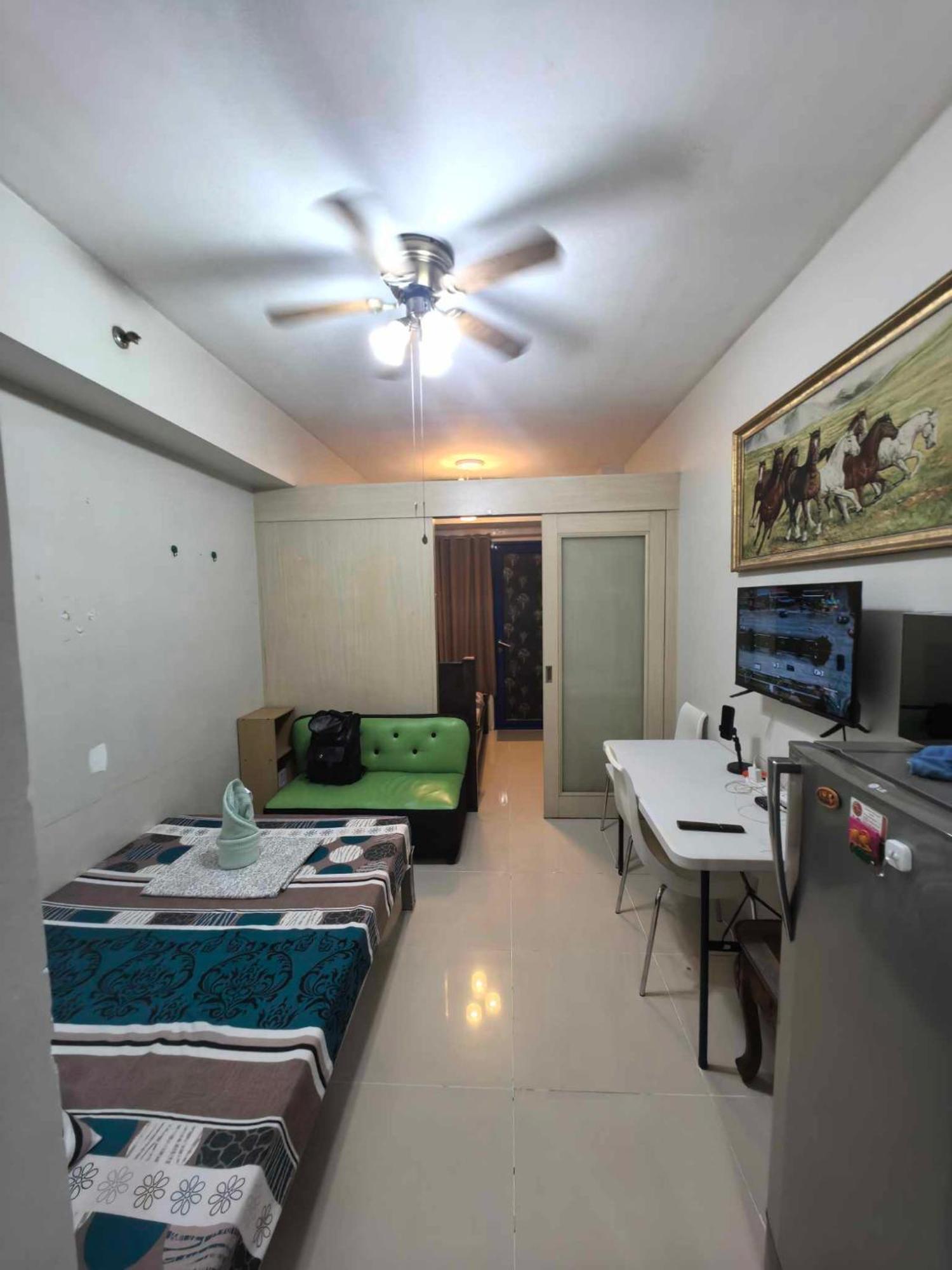 Apartment Sea Warren Place Manila