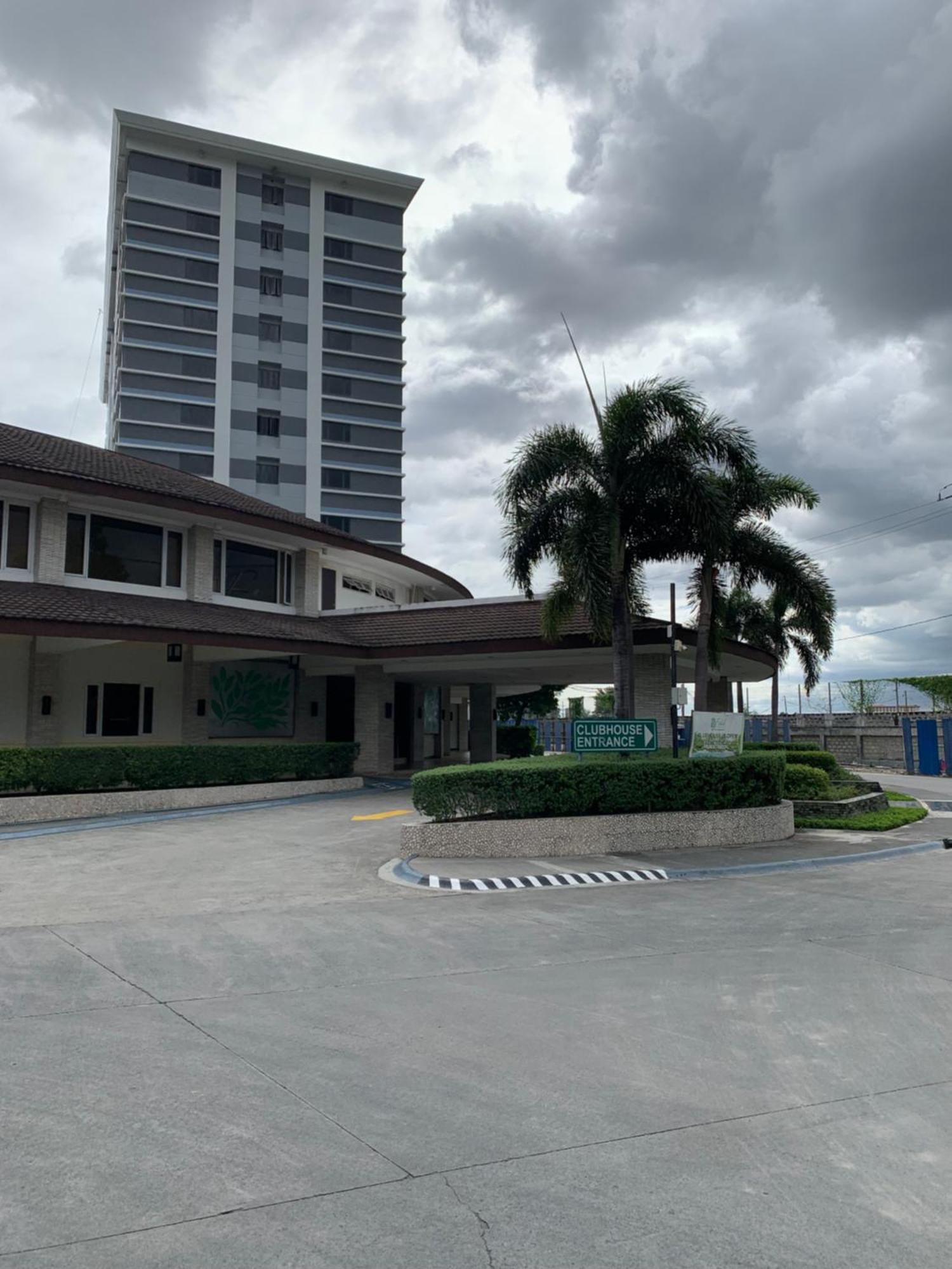 Aparthotel Peacetime Field Residences Bldg 6 U1006b Manila