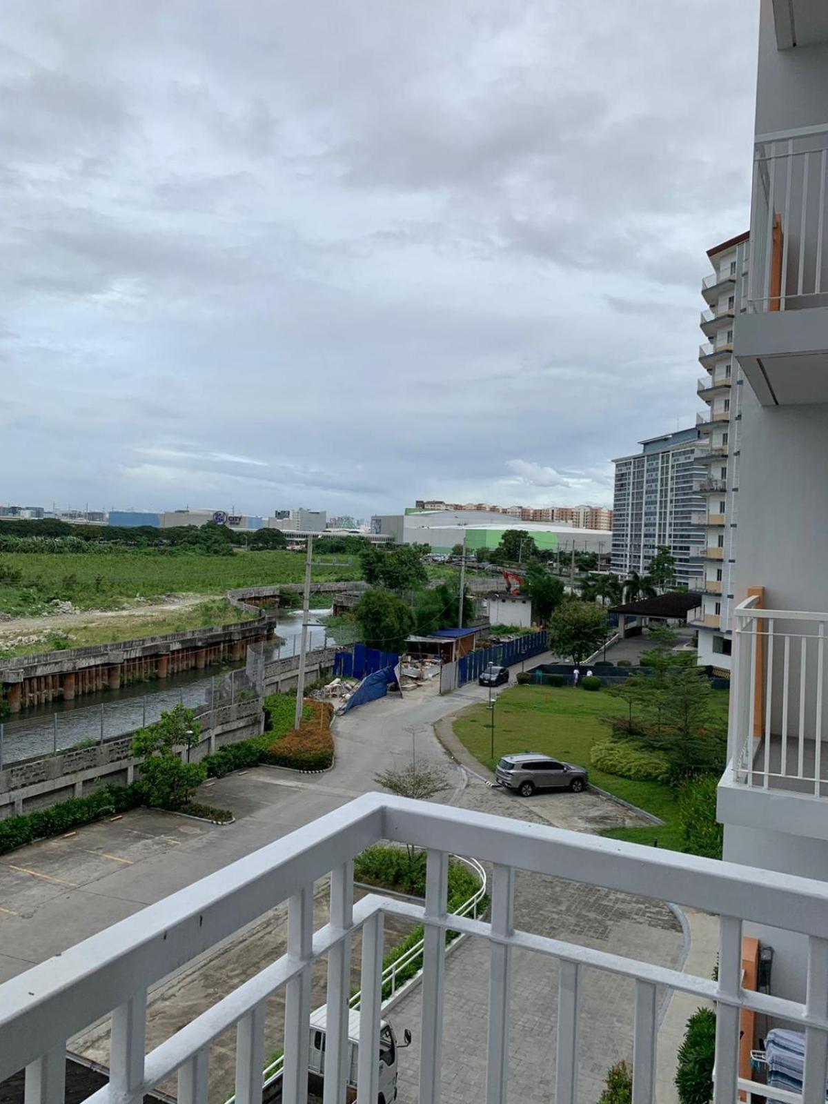 Peacetime Field Residences Bldg 6 U1006b Aparthotel Manila