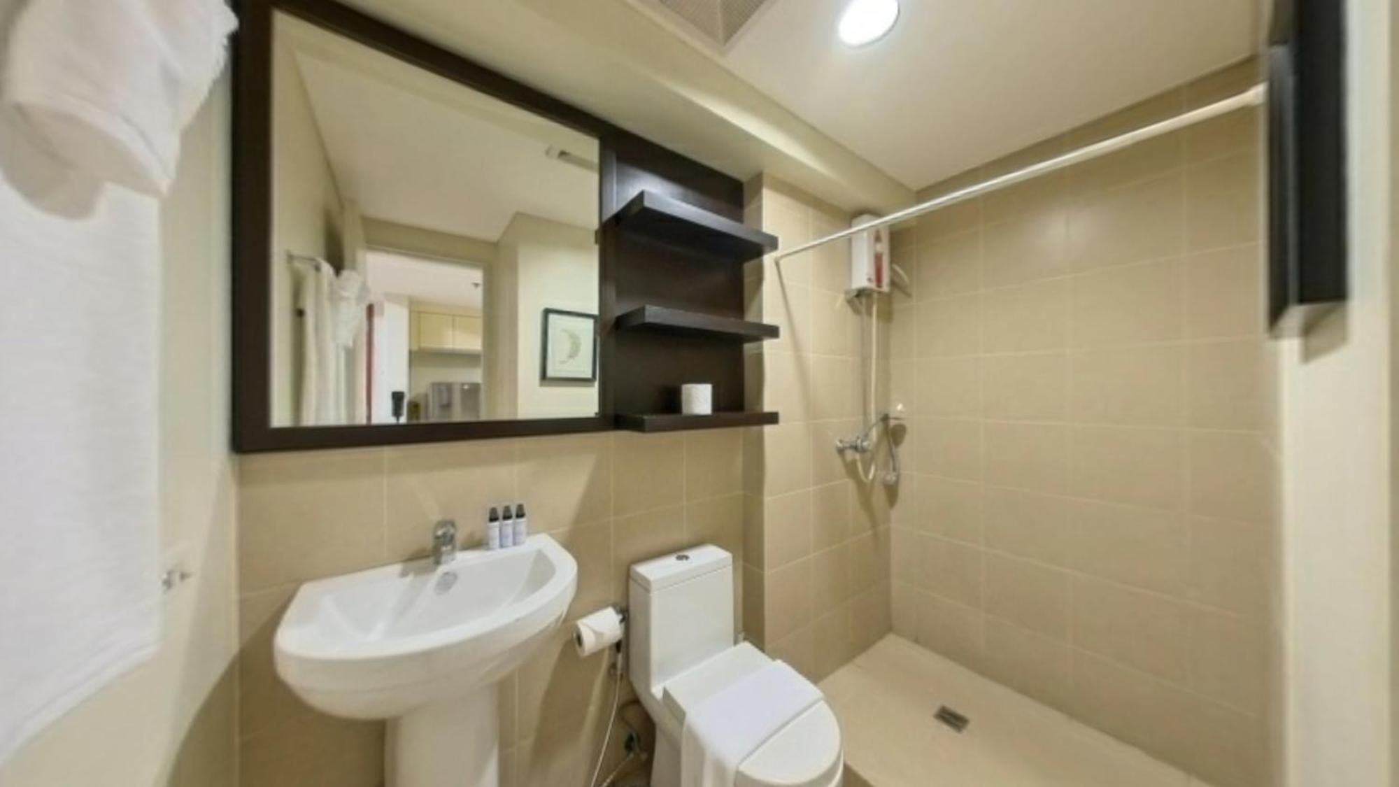Full-serviced Residential In The Infinity, Bgc Hotel