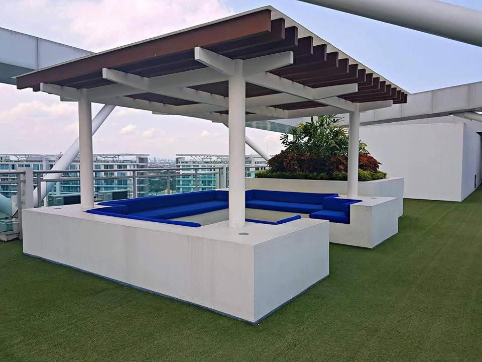 Serene Hideout At Azure Apartment Manila