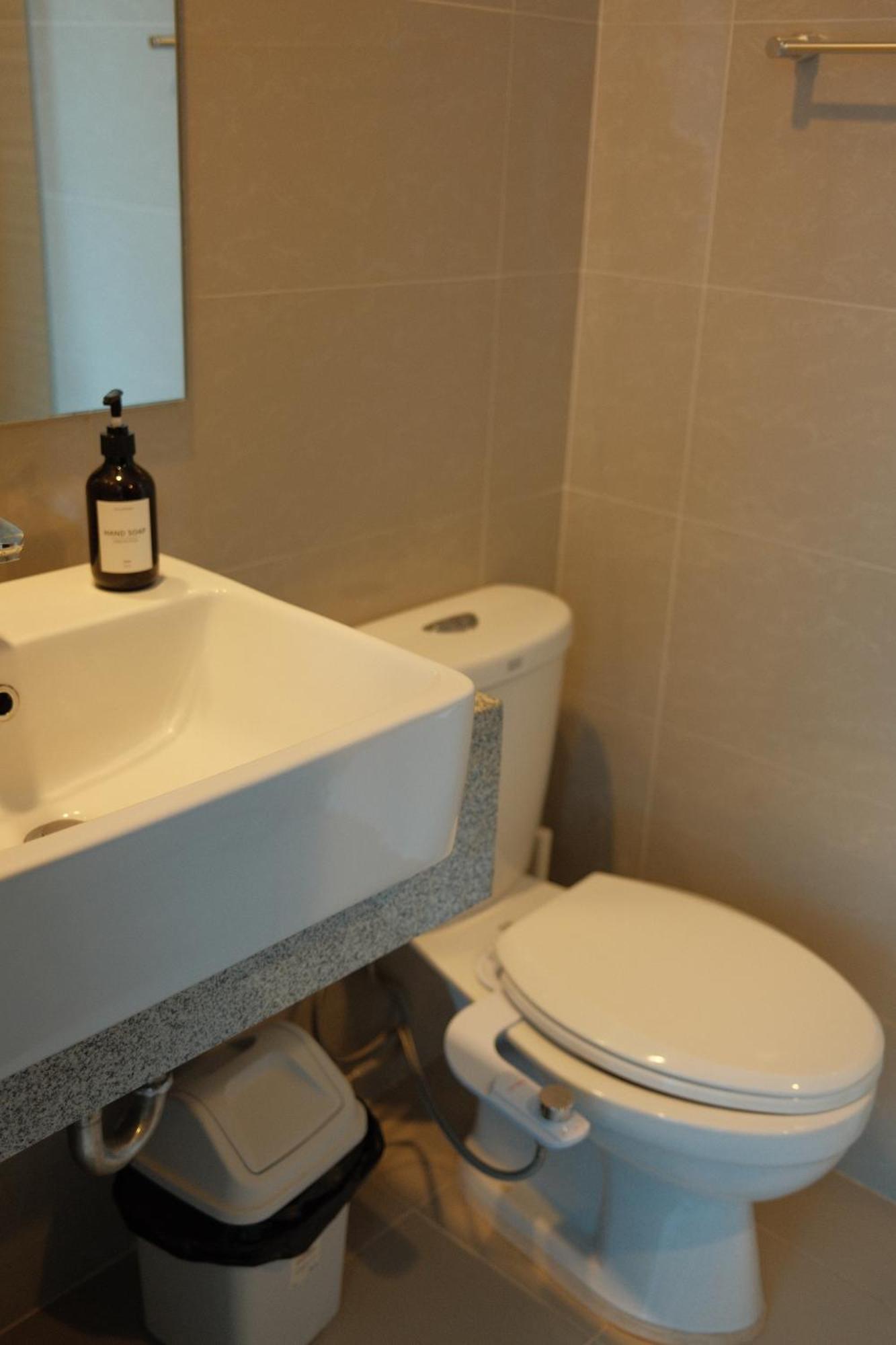 Vermont Avenue-modern 1bedroom Uptown Bgc Apartment *