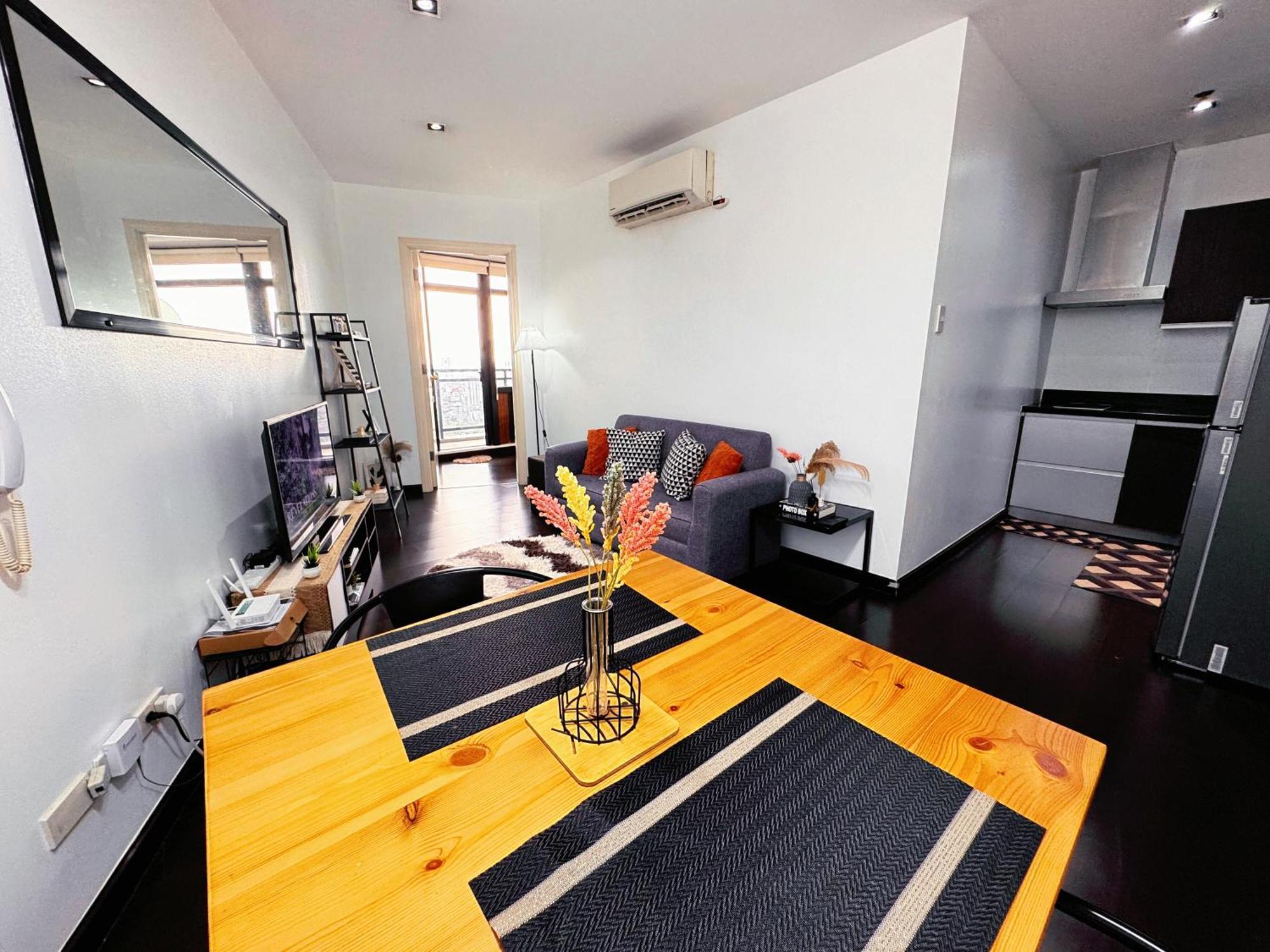 The Gramercy Residences New Sleek 1br Suite, 600mbps Wifi, Netflix & Free Amenities Hotel Manila