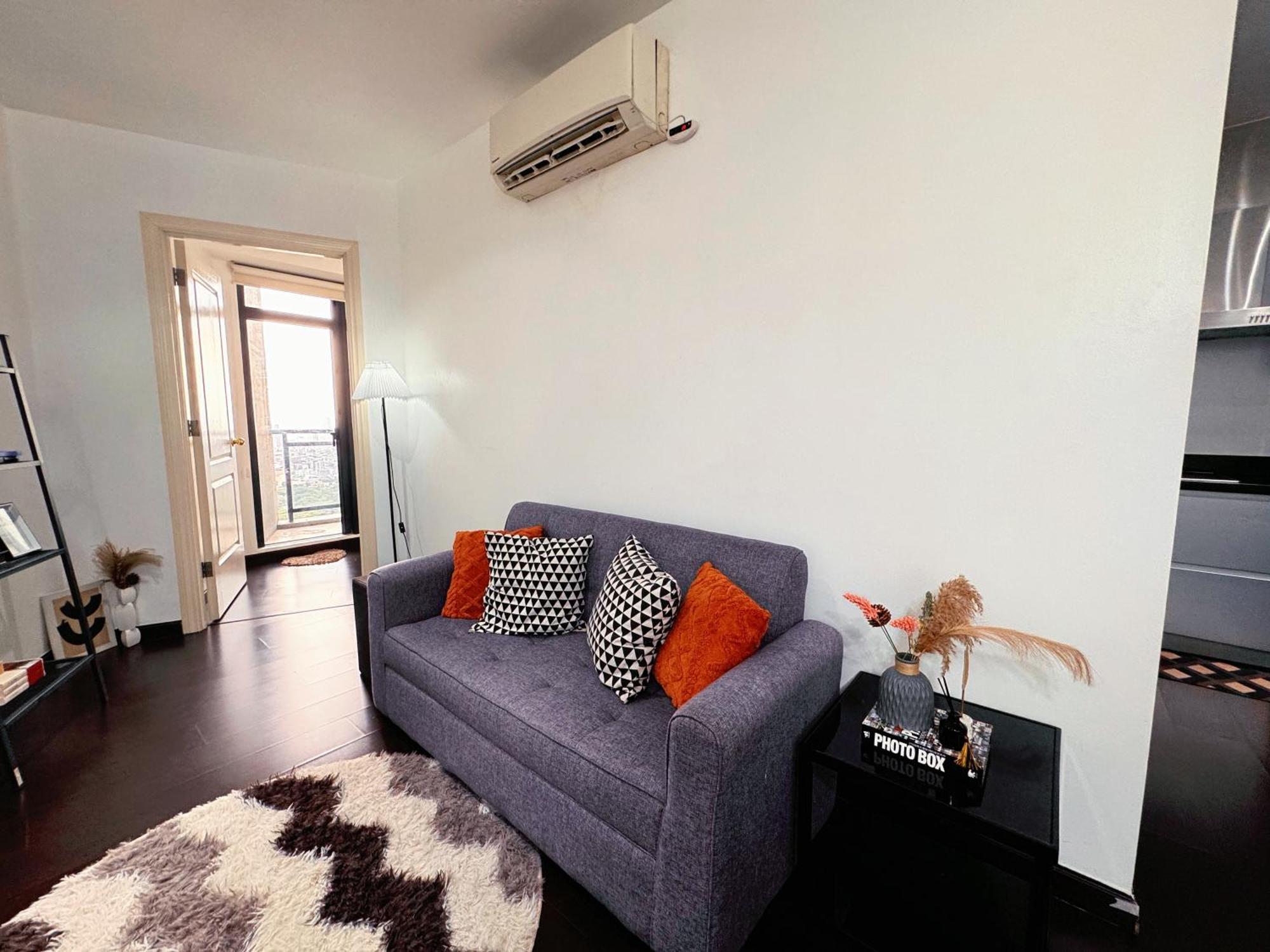 The Gramercy Residences New Sleek 1br Suite, 600mbps Wifi, Netflix & Free Amenities 5*