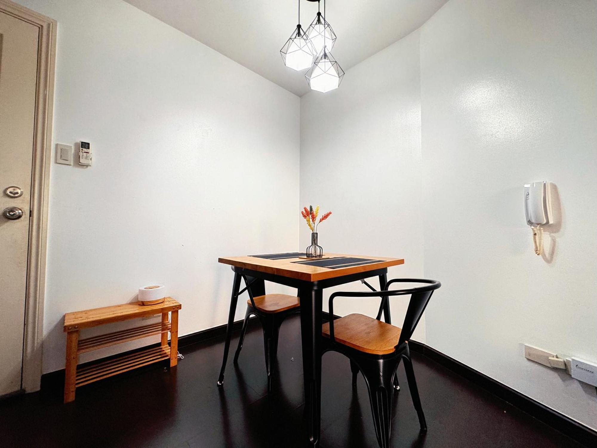 The Gramercy Residences New Sleek 1br Suite, 600mbps Wifi, Netflix & Free Amenities Manila