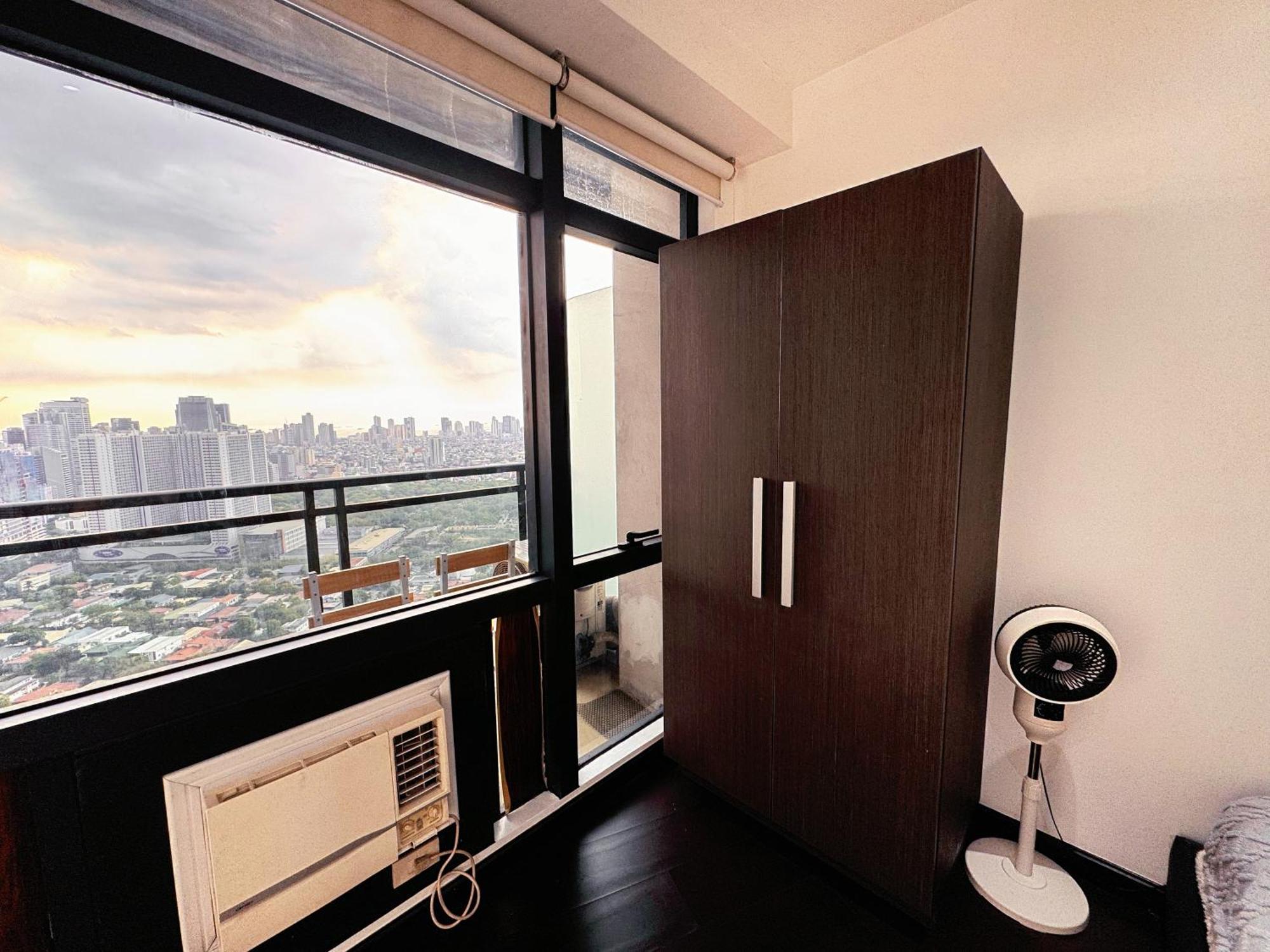 The Gramercy Residences New Sleek 1br Suite, 600mbps Wifi, Netflix & Free Amenities Hotel