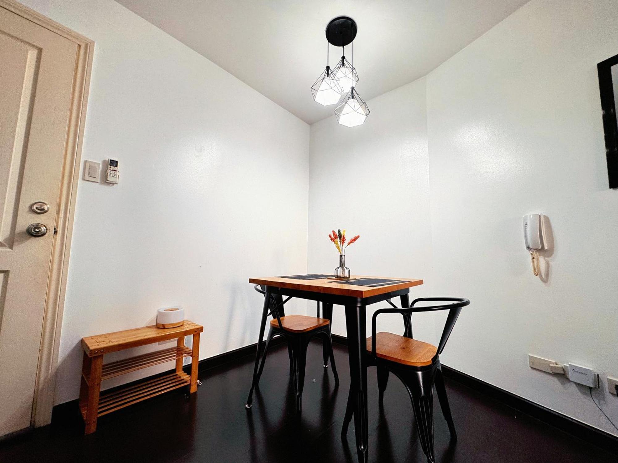 The Gramercy Residences New Sleek 1br Suite, 600mbps Wifi, Netflix & Free Amenities Hotel