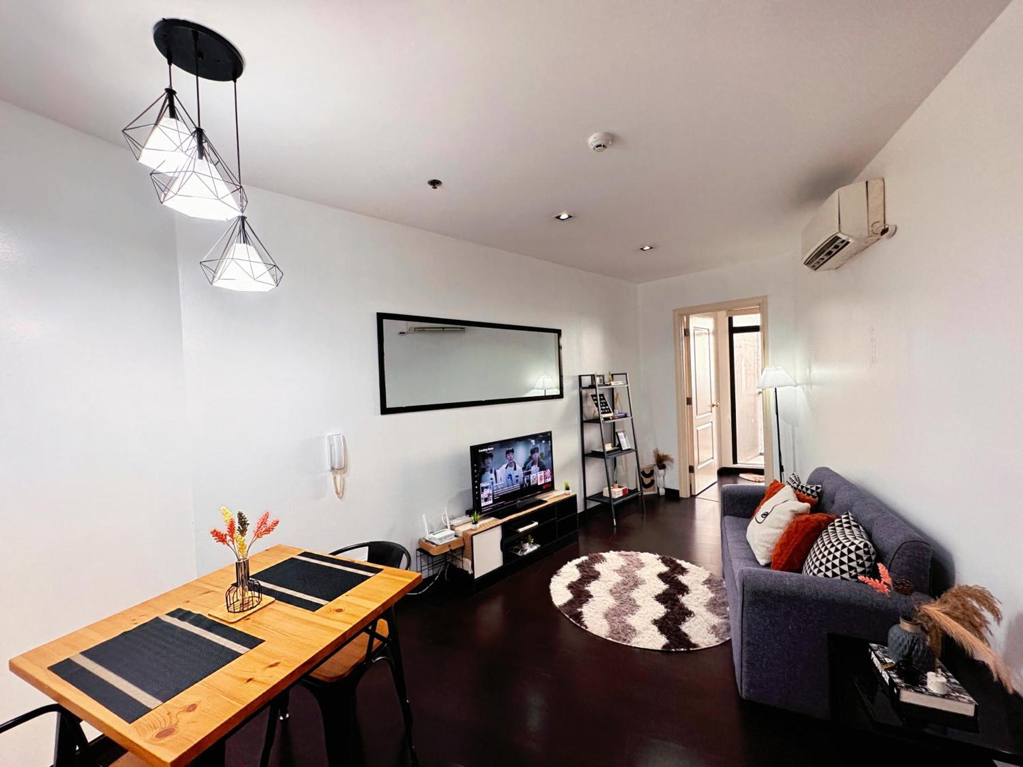 The Gramercy Residences New Sleek 1br Suite, 600mbps Wifi, Netflix & Free Amenities