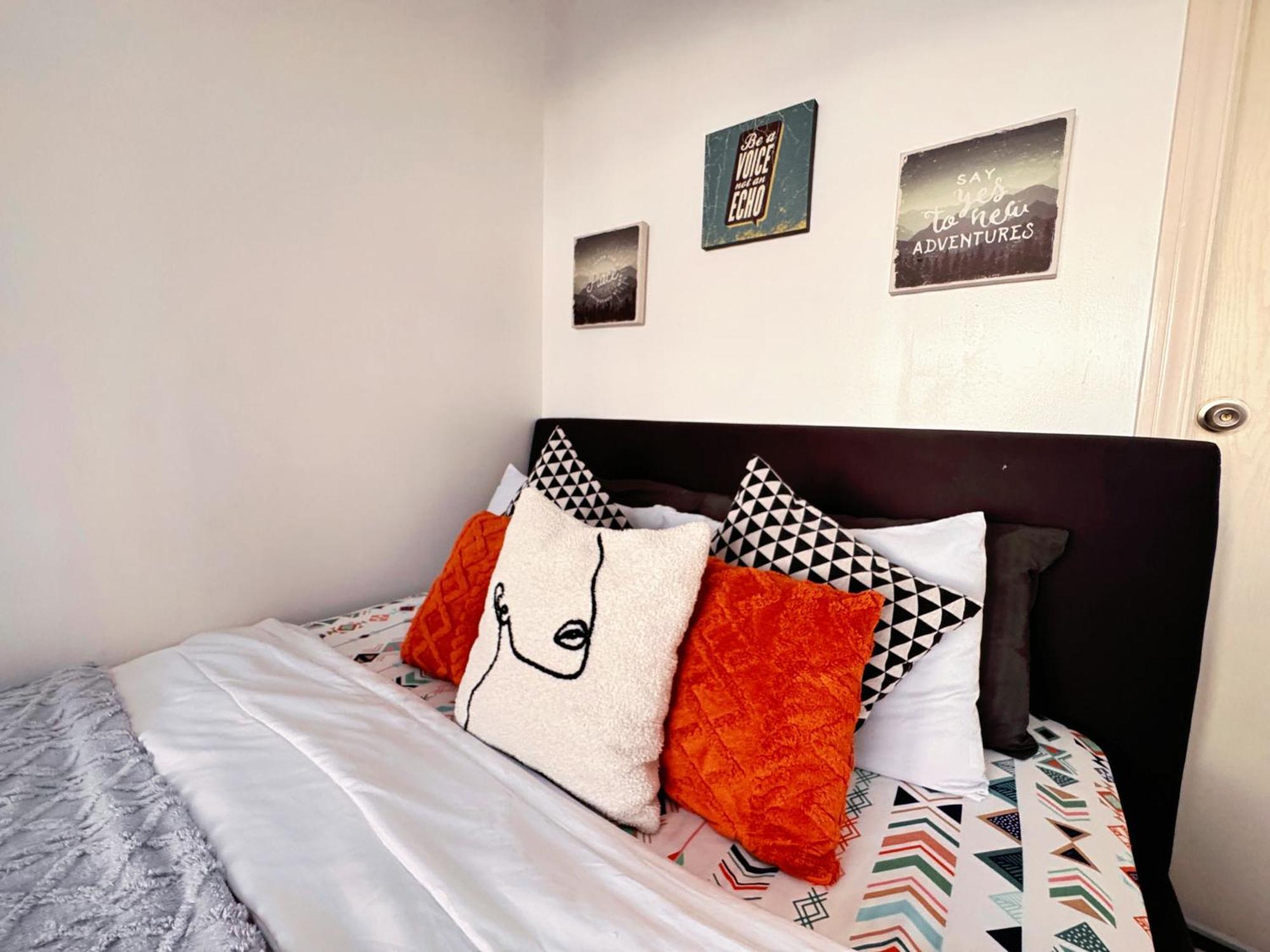 The Gramercy Residences New Sleek 1br Suite, 600mbps Wifi, Netflix & Free Amenities Hotel 5*