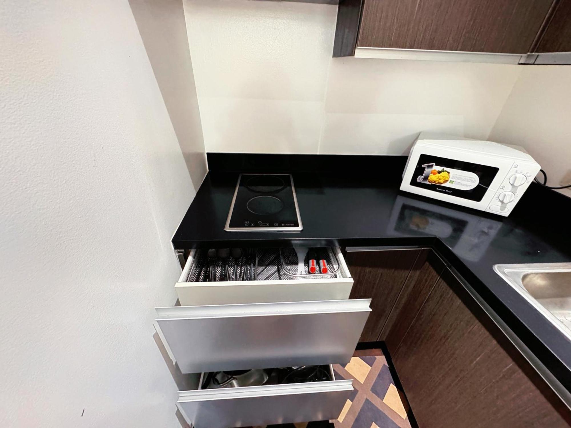 The Gramercy Residences New Sleek 1br Suite, 600mbps Wifi, Netflix & Free Amenities