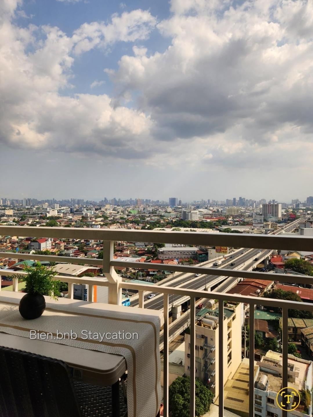 Spacious 1br 5min Walk To Ayalamall Clvlf At The Celandine Manila