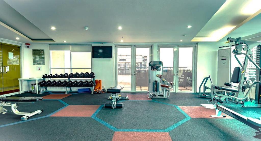 Bgc - Spacious Modern 2 Bedrooms 2 Bathrooms With Balcony *