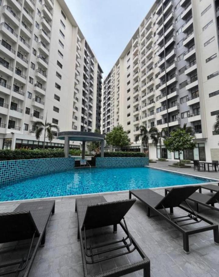 In Paranaque 5*