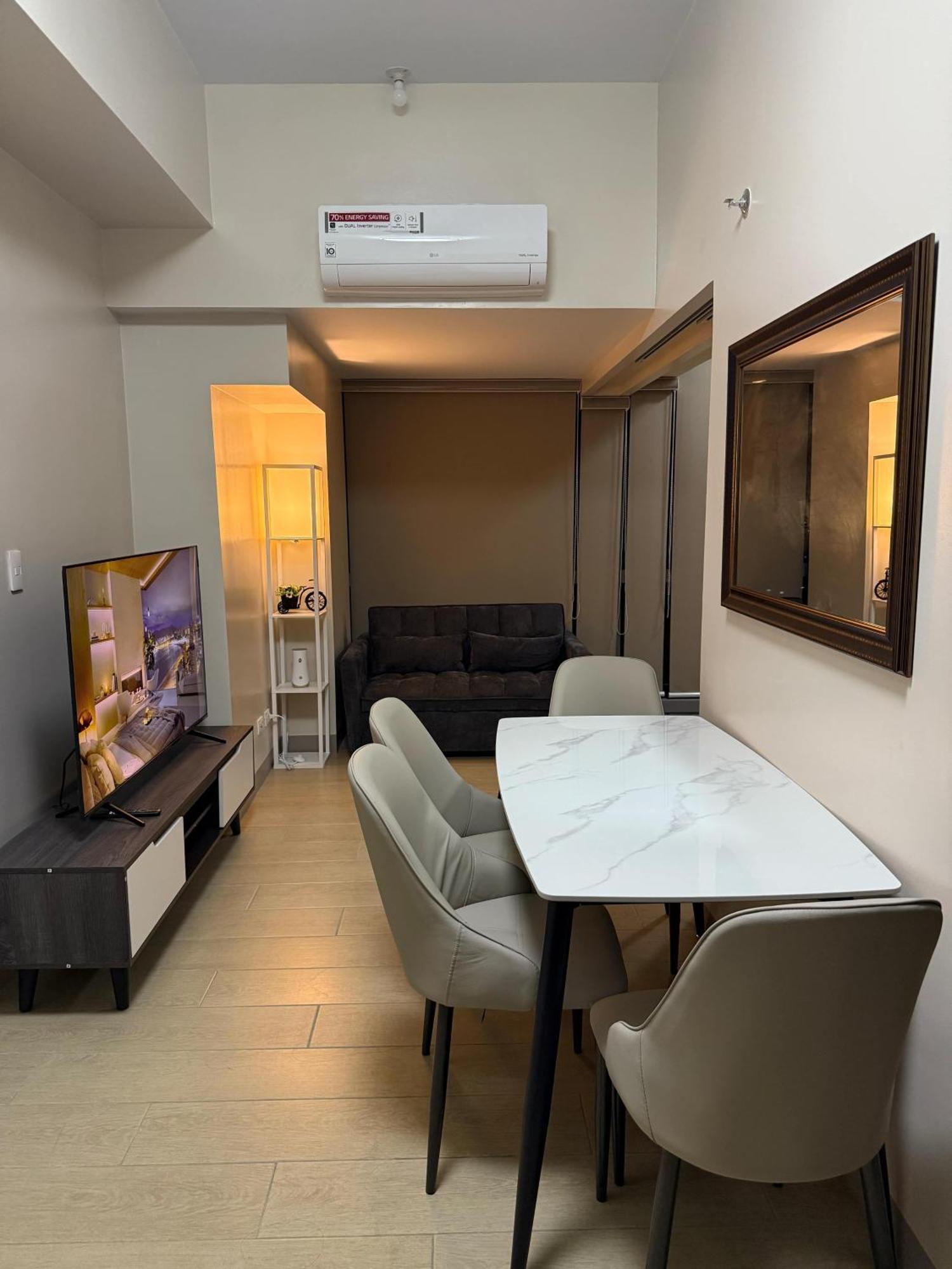 Superior Eastwood Global Plaza Luxury