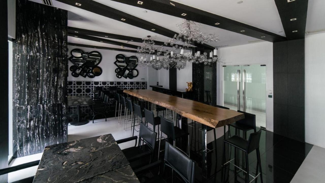 Elegant 2br Maldives Tower - Azure Residences Near Moa, Airport, Sm, Casinos Aparthotel Paranaque City