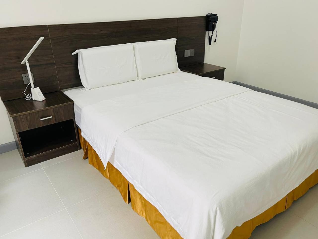 Hotel Guangdon Business Hotel-near Mall Of Asia, Smx & World Trade Center