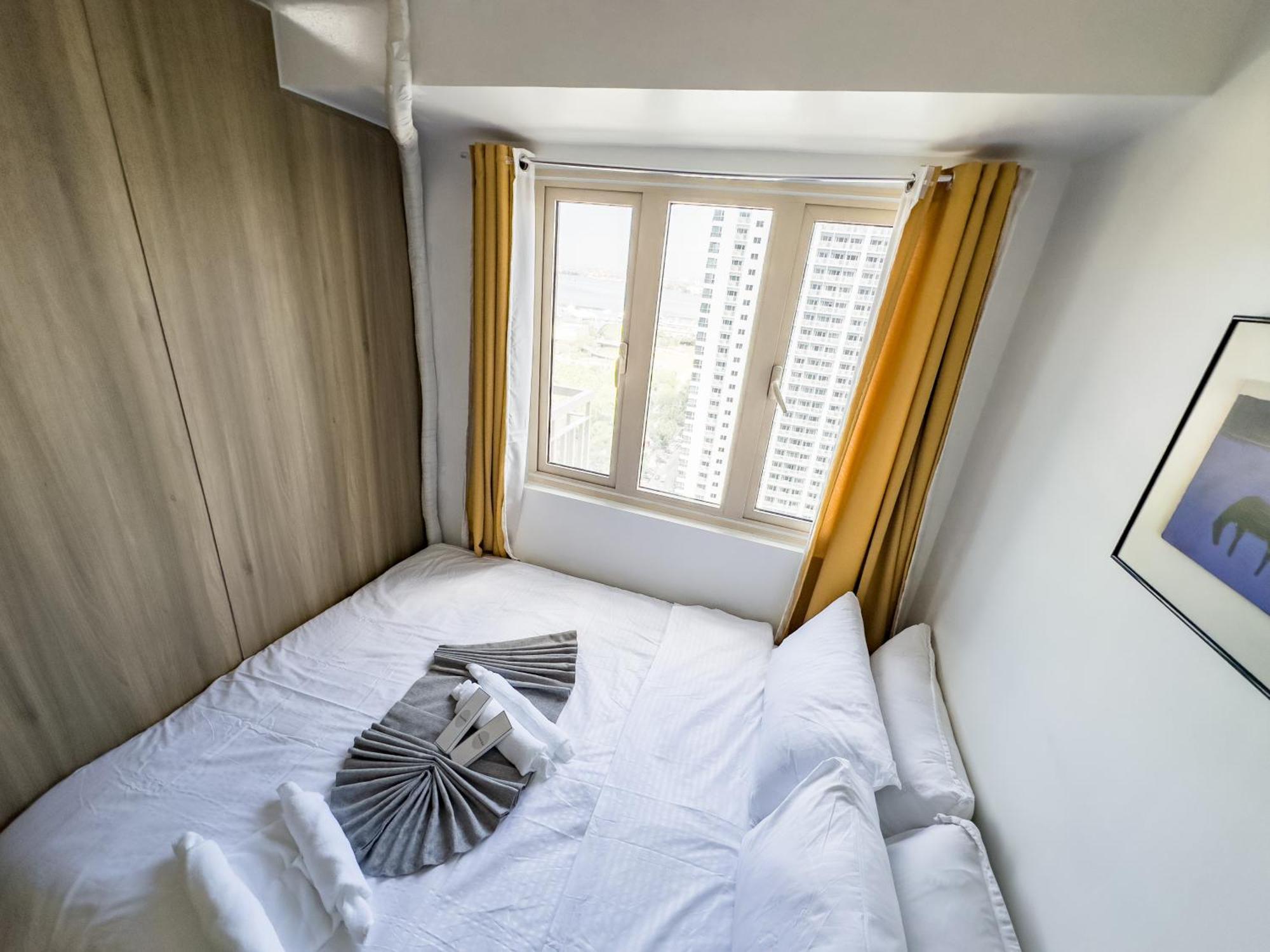 Gemstonebr In Smdc Coast Residences Apartment *