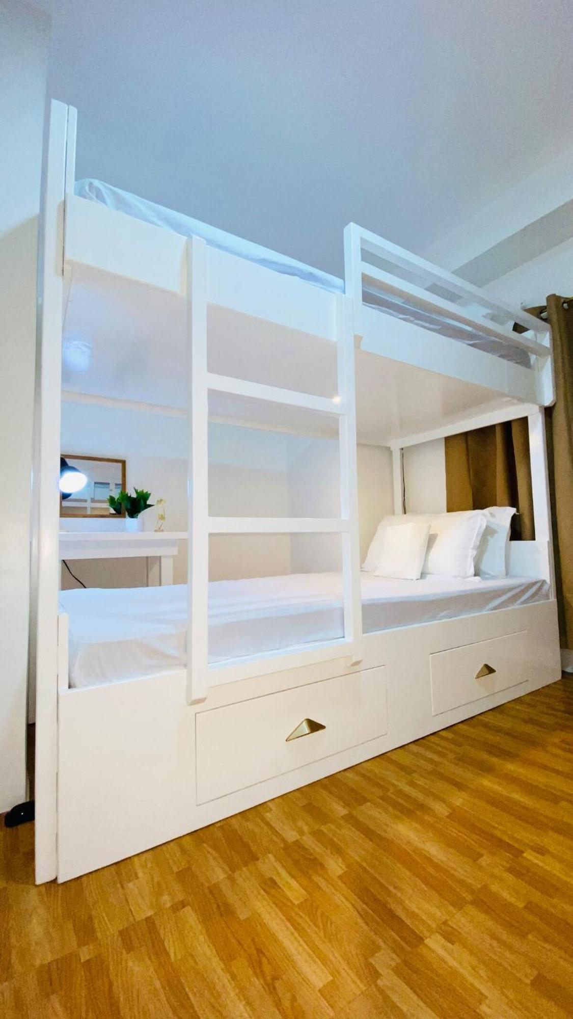 Cozyspaciousloft Near Mrt Manila