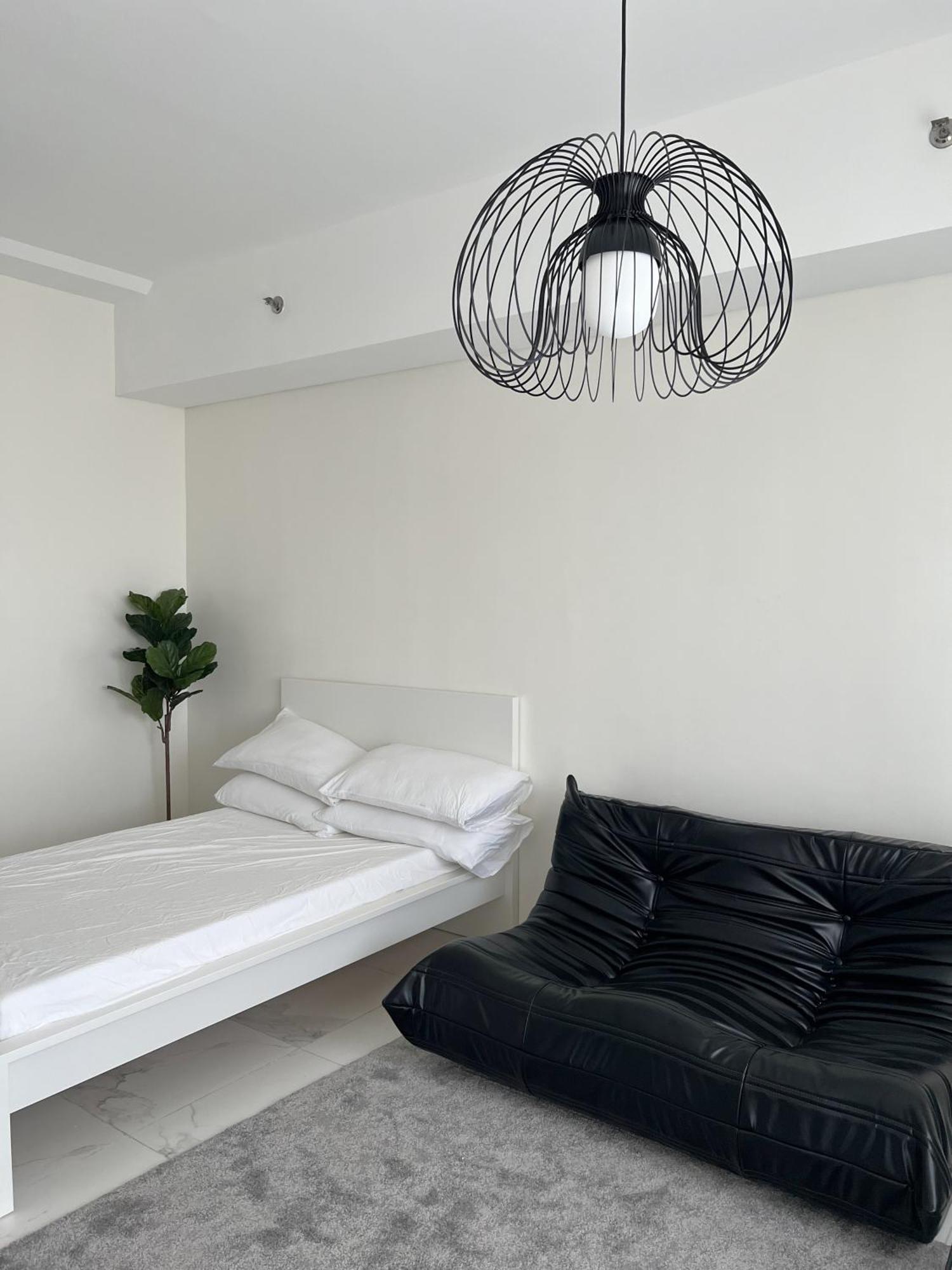 The Bauhouse With Balcony Near Eastwood *